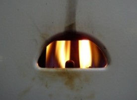 Obr. 3 Typick plamen spotebie s vysokm obsahem CO – ziv lut plamen