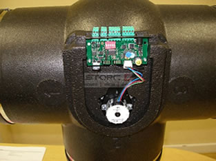 3-cestn ventil Brink obsahuje roziujc dc desku, kter umouje pipojit a 8 senzor CO2, pro kadou znu 4. Ventil je propojen s vtrac jednotkou a ta plynule reaguje zmnou vzduchovho vkonu na zvyujc se poadavek vtrn.
