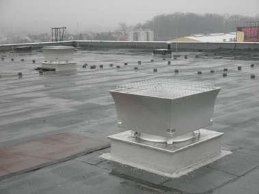 TYPHOON – EC motor, tich odvodn ventiltor, samotn klapky proti zateen