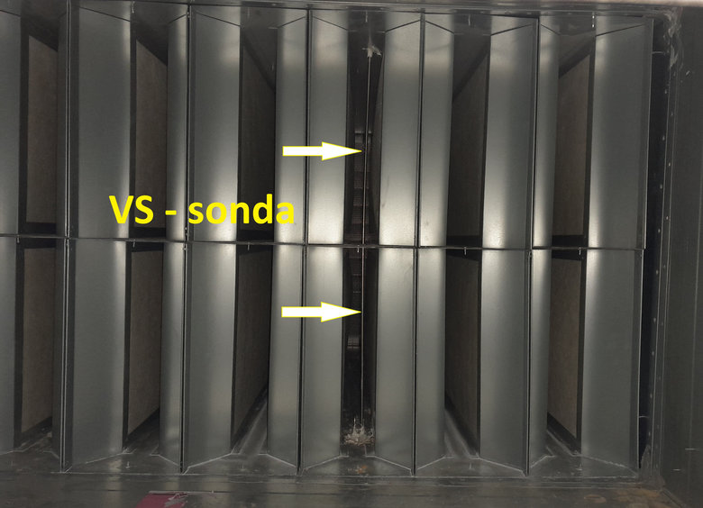 Obr. 3 VS sonda je umístěna v komoře dvou tlumičů umístěných těsně nad sebou (potrubí 1 000 × 2 000)