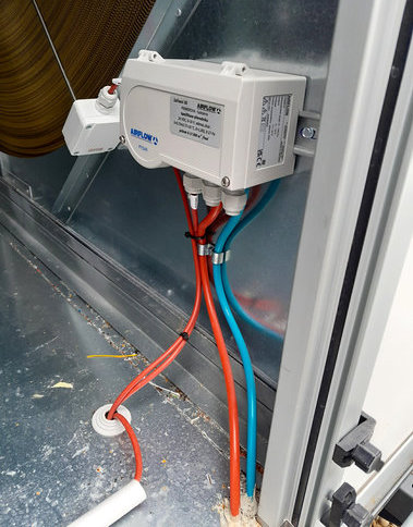 Obr. 4 Instalace převodníku tlaku PTSXR na DIN lištu uvnitř VZT jednotky