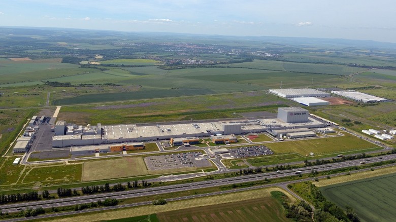 Luwex se podílel na první i druhé etapě výstavby nové továrny Nexen Tire Europe v žatecké průmyslové zóně dodávkou potrubních rozvodů vzduchotechniky. (Foto: www.industrialzonetriangle.com)